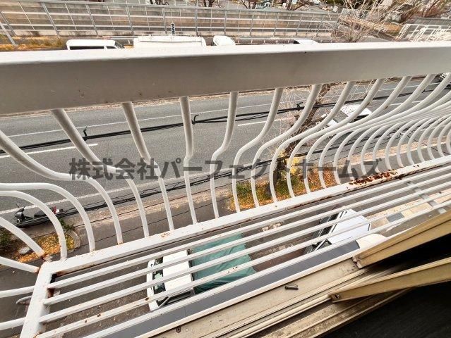 仁和寺本町BASE ガレージハウスのバルコニー