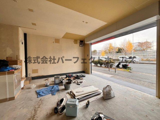 仁和寺本町BASE ガレージハウスの駐車場