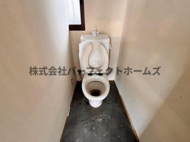 仁和寺本町BASE ガレージハウスのトイレ