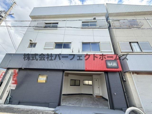 仁和寺本町BASE ガレージハウスの外観|外観は落ち着いています