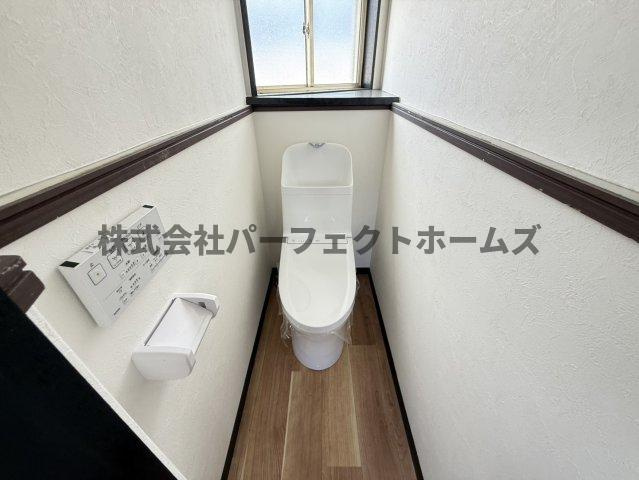 仁和寺本町BASE ガレージハウスのトイレ