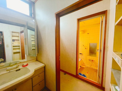 【浴室】 | 小山市倉庫付き事務所兼住宅 | 独立洗面台です