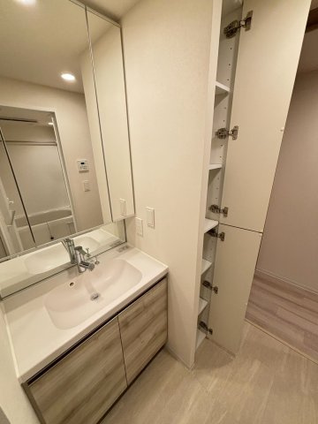 コンフォリア・リヴ本町ＷＥＳＴ Ｑの洗面所