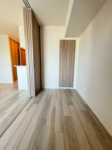 コンフォリア・リヴ本町ＷＥＳＴ Ｑの寝室