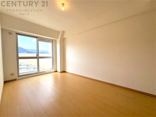 創造性や成長を促す遊びの空間を提供。学習や趣味に集中できる環境を整えます。個別のプライベートスペースは自己表現と自立心を育み、心地よい睡眠環境を整えリラックスできる場所を提供。