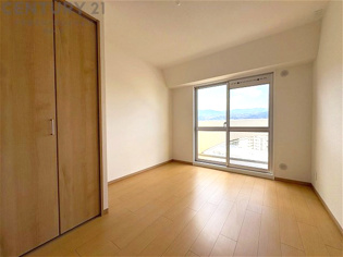 リラックスできるプライベート空間で、快適な睡眠をサポート。個人の好みに合わせたインテリアや寝具で心地良さを追求。プライベートな時間を過ごし、リフレッシュする場所におすすめです。