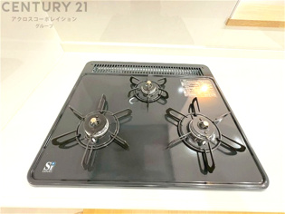 多数の調理器具を同時に使用でき、料理の効率化が可能。省エネで節約になり、様々な料理スタイルに適応できます。また、火力調整が独立しており、手入れや掃除もしやすく、今よりもっとお料理が楽しくなるかも。