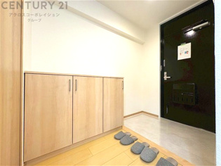 大きな玄関収納付きの玄関です　家族皆様の履物をしっかり収納できます