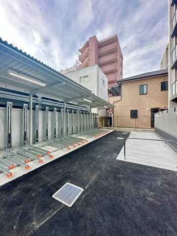 スワンズシティ大阪フルーアの駐車場