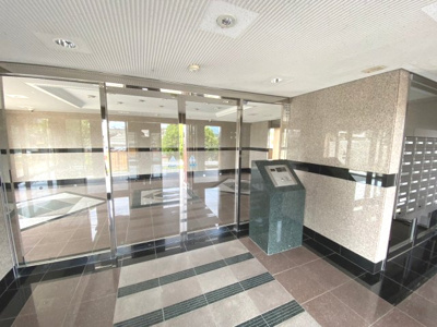 【エントランス】 | Jsマンション伊岐須 | 清潔なエントランスです