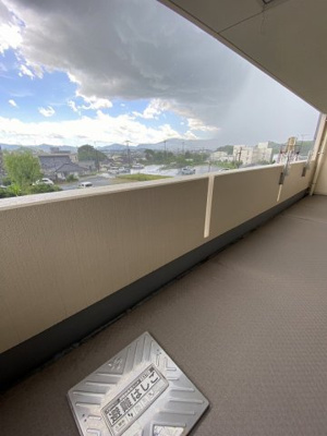 【バルコニー】 | プレミアムステージ本町 | 陽当たり良好なバルコニーです