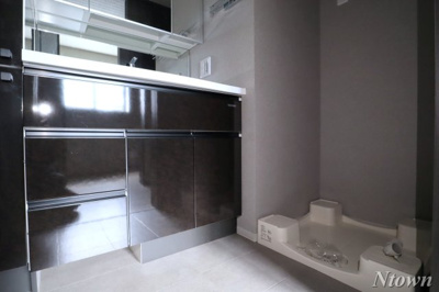 【設備】 | プレサンスロジェ栄三丁目 | 洗濯機置き場です。