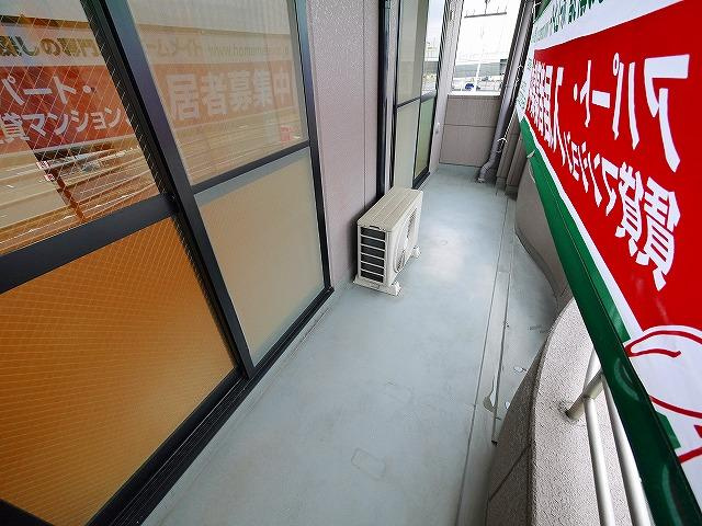 アスールのバルコニー|外からの目が気にならないバルコニーで洗濯物が干せます