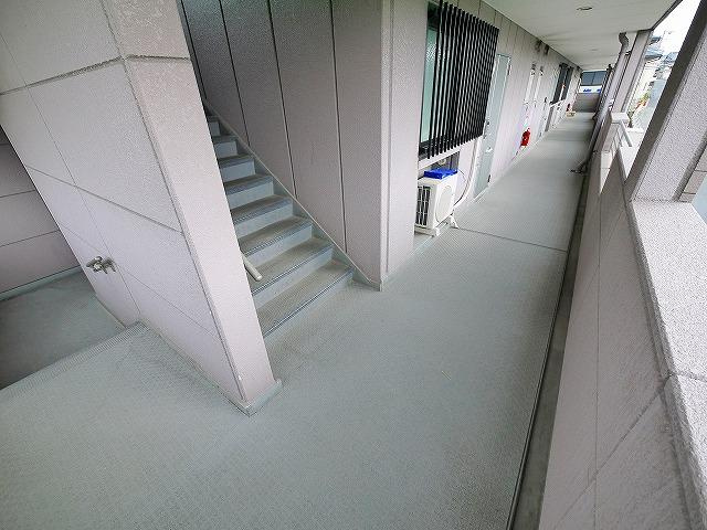 アスールのエントランス|エントランスです