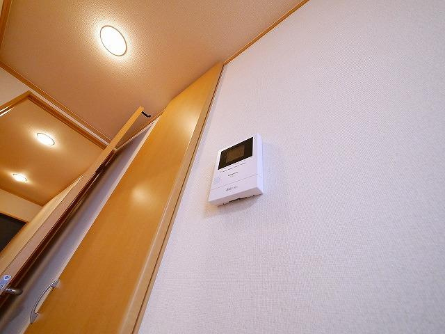 アスールの設備|モニター付きインターホンがあります。