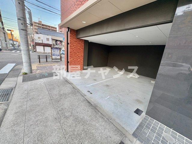 ヴィラエーデル名駅の駐車場