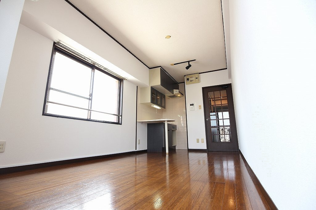 ロマネスク通町の洋室|コンパクトで使いやすい洋室です