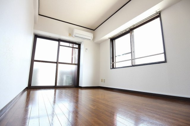 ロマネスク通町の洋室|洋室です