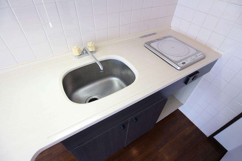 ロマネスク通町のキッチン|コンパクトなキッチンで掃除もラクラク