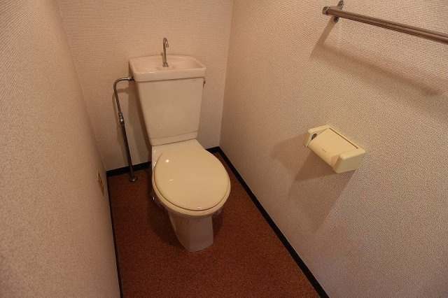 ロマネスク通町のトイレ|コンパクトで使いやすいトイレです