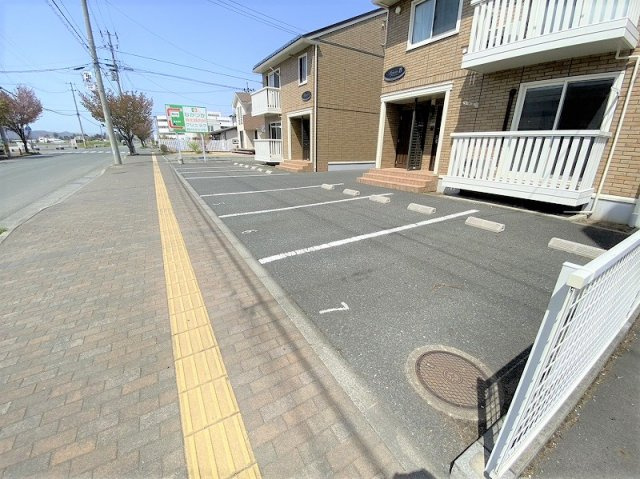 アジュールＢの駐車場