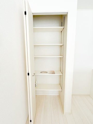 いわき市平幕ノ内　AiTOWN　全21棟の収納|パントリーとしても使えるキッチン収納に食品のストックなど収納可能！