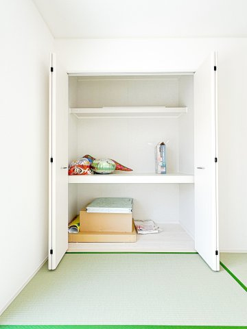いわき市平幕ノ内　AiTOWN　全21棟の収納|子どもび遊び場や来客用にも使える、緑畳と収納付きの便利な和空間です！