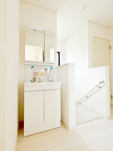 いわき市平幕ノ内　AiTOWN　全21棟の独立洗面台|2階にも独立洗面台があるので朝の身だしなみチェックに便利♪