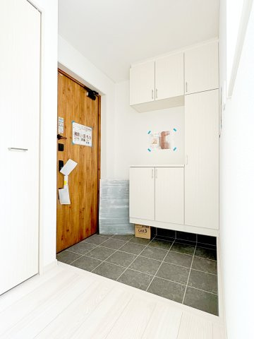 いわき市平幕ノ内　AiTOWN　全21棟の玄関|玄関収納付きで玄関を常にスッキリを保てます！