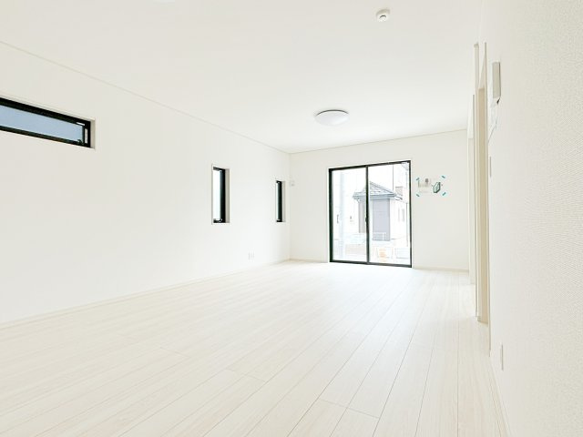 いわき市平幕ノ内　AiTOWN　全21棟の居間・リビング|ホワイトを基調とした明るく開放的なLDKです！