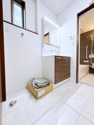 いわき市平幕ノ内　AiTOWN　全21棟の独立洗面台|白基調とした洗面室になっています！