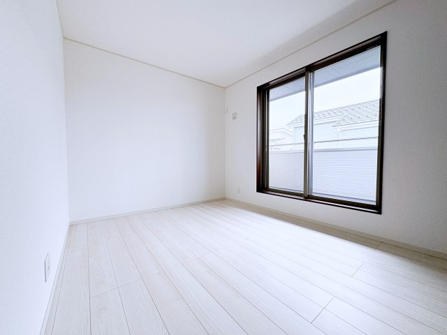 いわき市平幕ノ内　AiTOWN　全21棟の洋室|バルコニーに出ることができる６帖洋室！