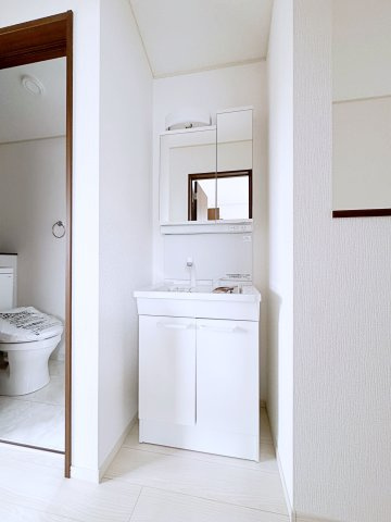 いわき市平幕ノ内　AiTOWN　全21棟の独立洗面台|2階にも独立洗面台があり、忙しい朝も快適に過ごせる便利な設計！