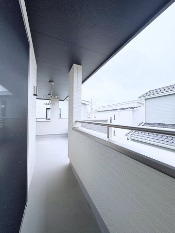 いわき市平幕ノ内　AiTOWN　全21棟のバルコニー|２WAYバルコニーは2部屋から行き来でき、動線がよく使い勝手に優れた便利な設計！