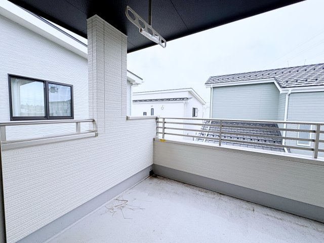 いわき市平幕ノ内　AiTOWN　全21棟のバルコニー|２つの部屋をつなぐ２WAYバルコニーが暮らしに開放感とゆとりをもたらします！