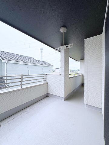 いわき市平幕ノ内　AiTOWN　全21棟のバルコニー|家族それぞれの部屋から出入りできる２WAYバルコニーはライフスタイルに合わせた柔軟な使い方が可能！