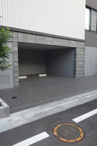 グローリオシェルト池袋2の駐車場