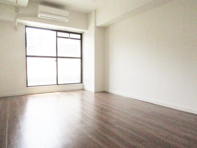 グランディア・ミ・アモーレ宝塚南口の居間・リビング