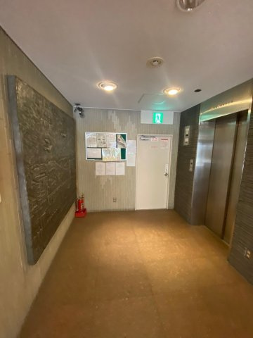 宝塚市湯本町の賃貸マンションのロビー|ゆとりのあるロビーです