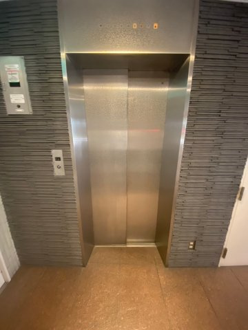 宝塚市湯本町の賃貸マンションのエントランス|建物の内部です