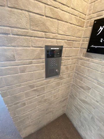 宝塚市湯本町の賃貸マンションのエントランス|毎日通るエントランスはこのようになっています