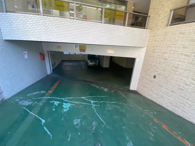 宝塚市湯本町の賃貸マンションの駐車場|車をお持ちの方に嬉しい駐車場付きの物件です