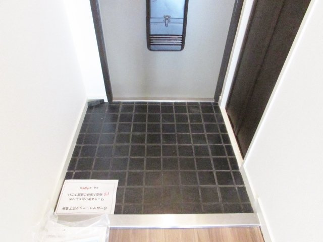 宝塚市湯本町の賃貸マンションの玄関