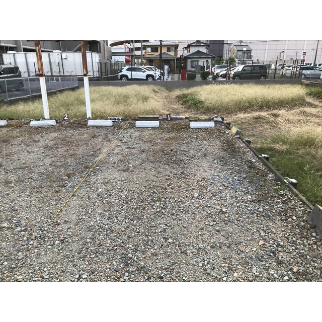 岐阜市加納竜興町１丁目の駐車場の居間・リビング