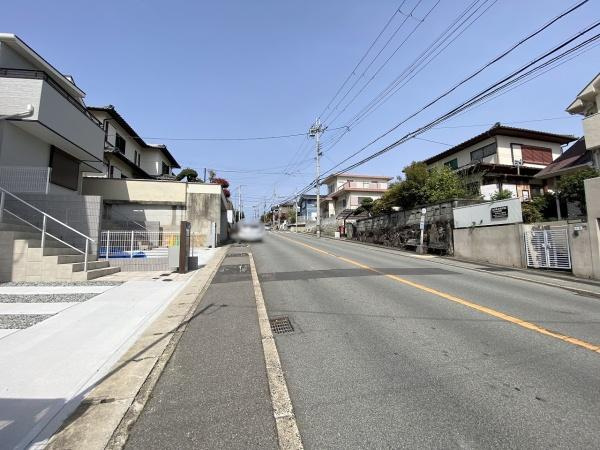 【前面道路含む現地写真】 | 西区富士見が丘2丁目　1号地　新築戸建