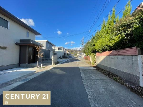 和歌山市上野の売地の前面道路含む現地写真