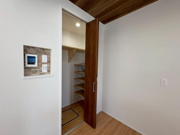 和歌山市和歌浦中1-1　新築戸建の収納