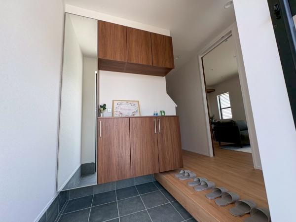 和歌山市和歌浦中1-1　新築戸建の玄関