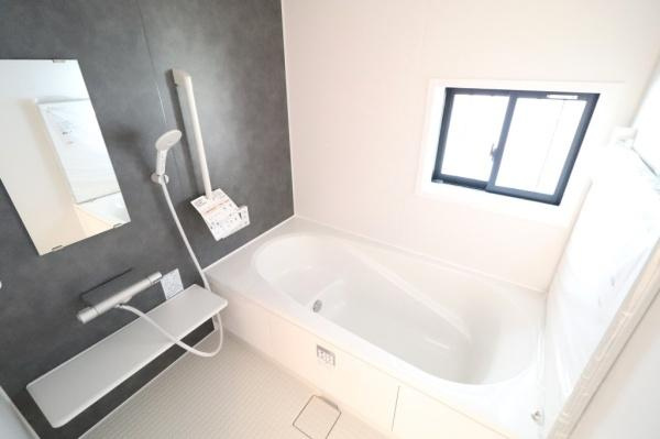 宮崎市恒久９期ー２　新築戸建の浴室|【浴室】
足を伸ばして入れる1坪タイプのバスルーム！日頃の疲れを癒してくれます！