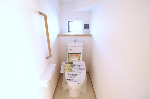 宮崎市恒久９期ー２　新築戸建のトイレ|【トイレ】
各階にトイレが付いているので、忙しい朝の時間帯にも安心！